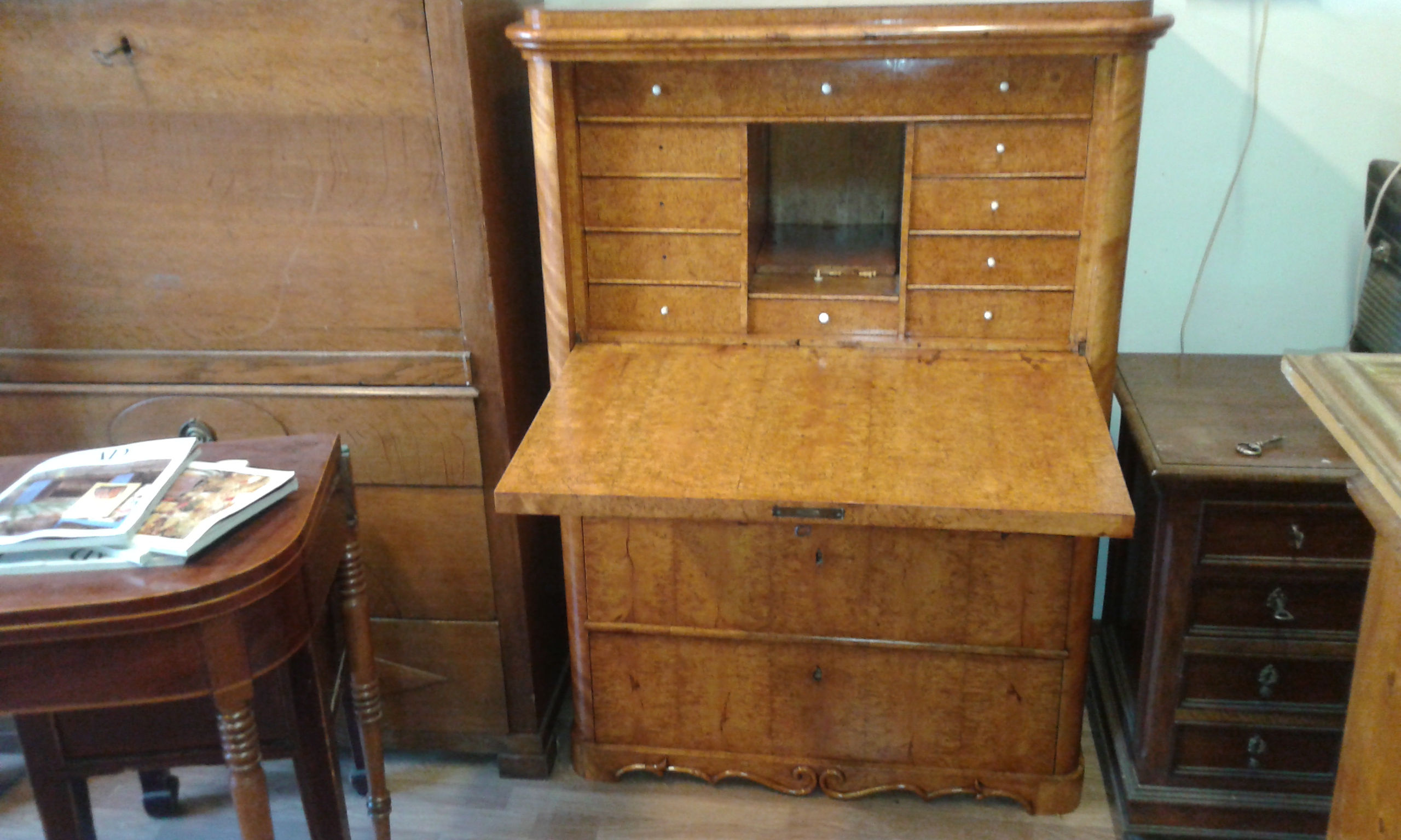 Restauro e antiquariato: vendita e lavorazione mobili ed oggetti Cassetto con piano estraibile